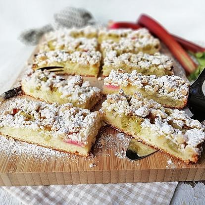 Rhubarb Crumble Cake